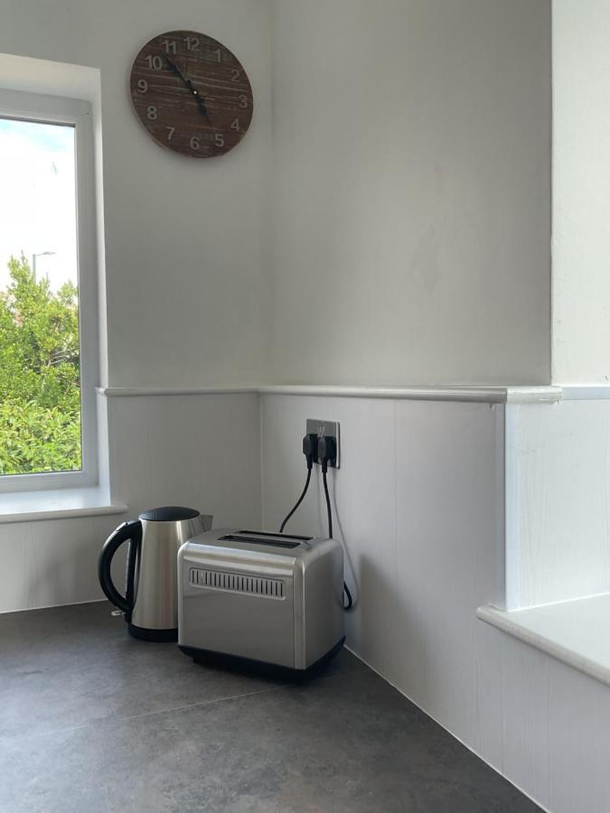 Large 2-Bedroom Maisonette With Free Parking تويكنهام المظهر الخارجي الصورة