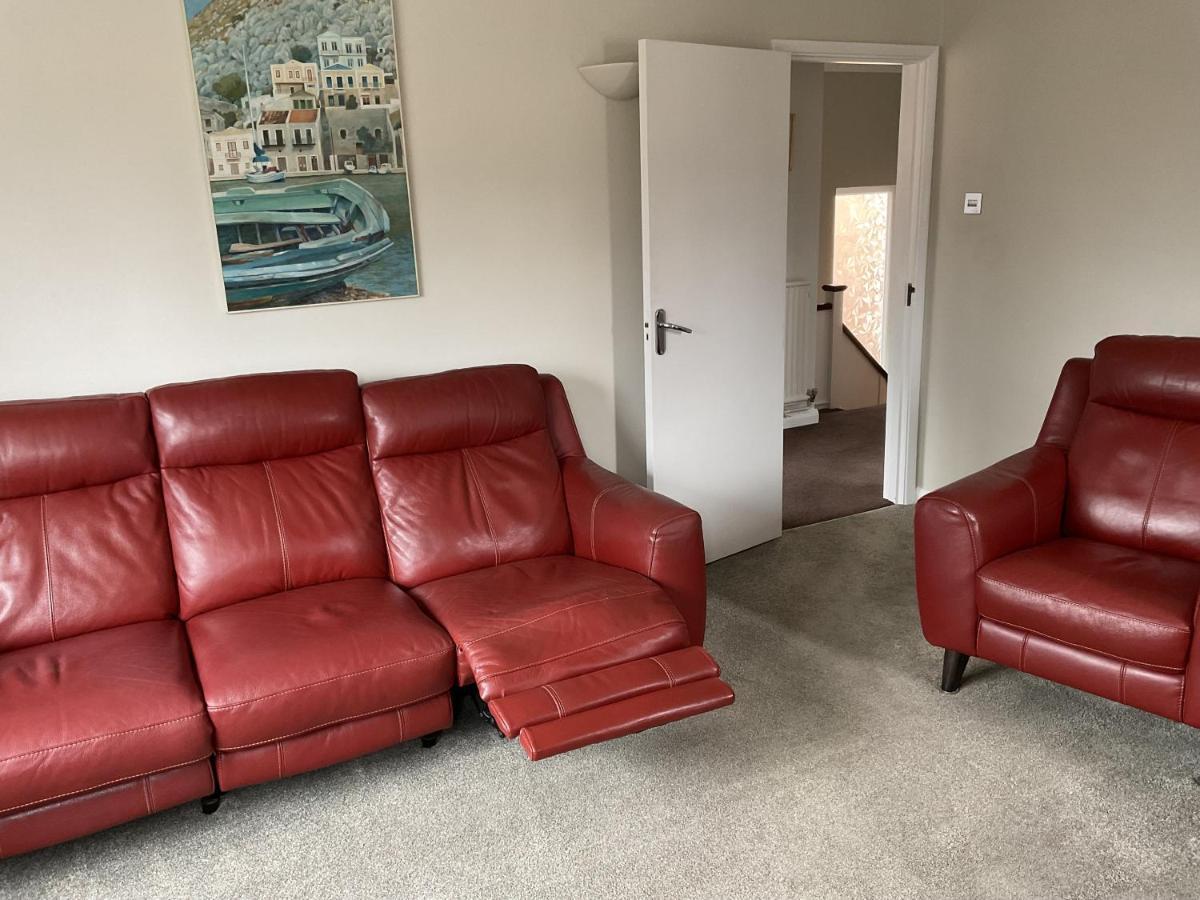 Large 2-Bedroom Maisonette With Free Parking تويكنهام المظهر الخارجي الصورة